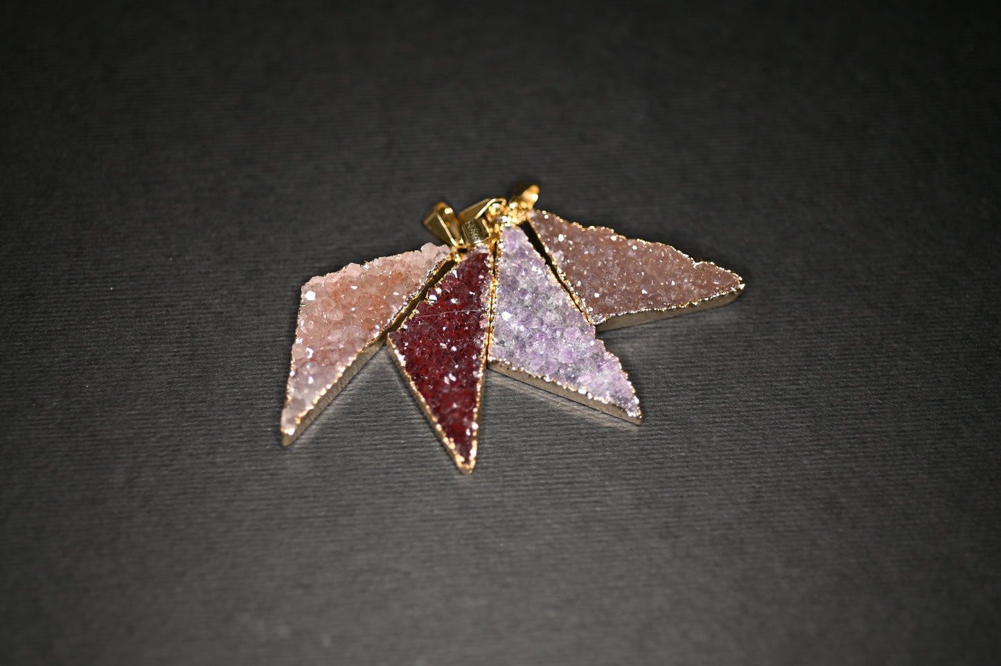 CIONDOLI TRIANGOLARI IN DRUSA DI AMETISTA - Manucrystals