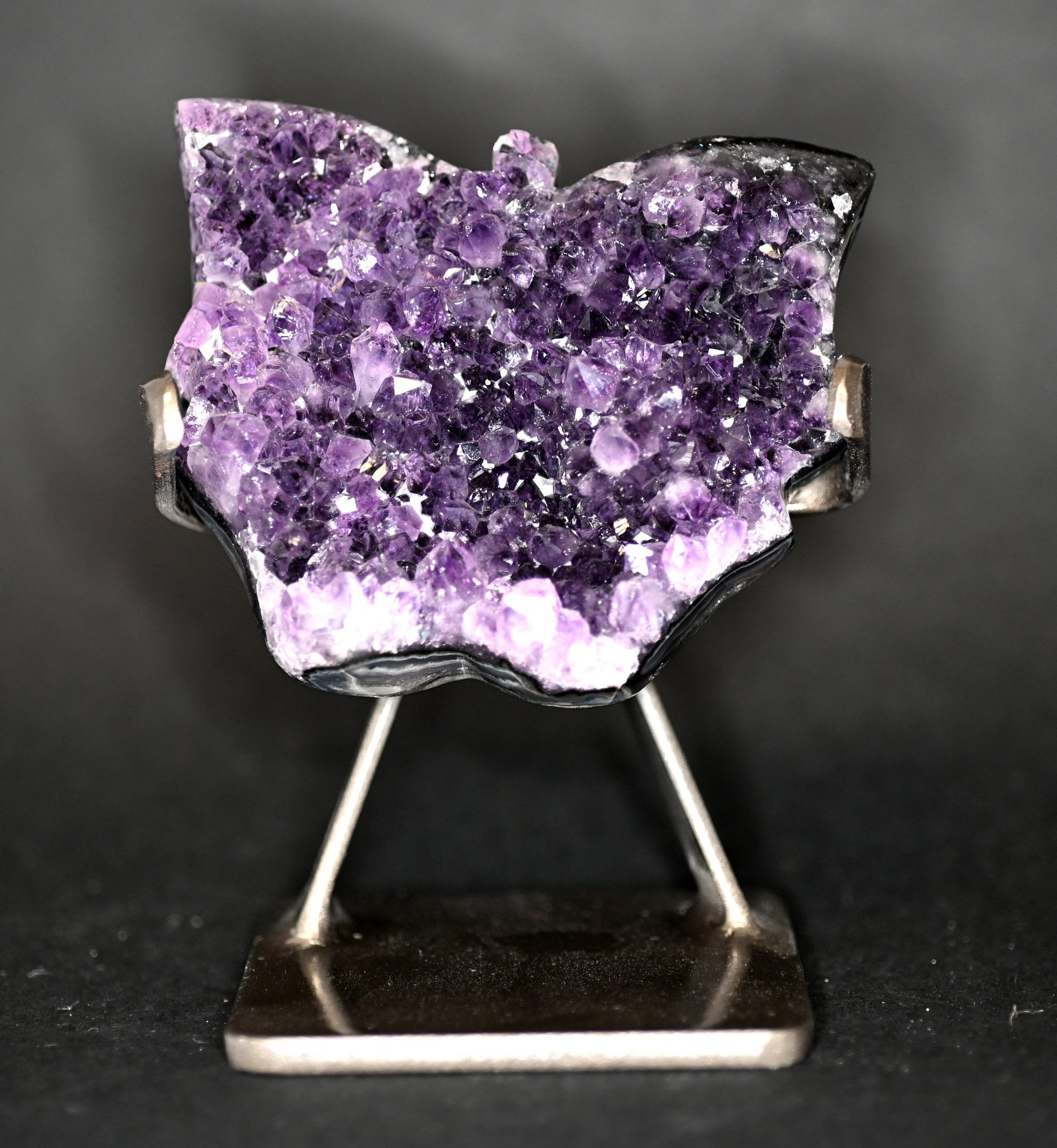 FARFALLE IN DRUSA DI AMETISTA SU STAND 9X10 CM - Manucrystals