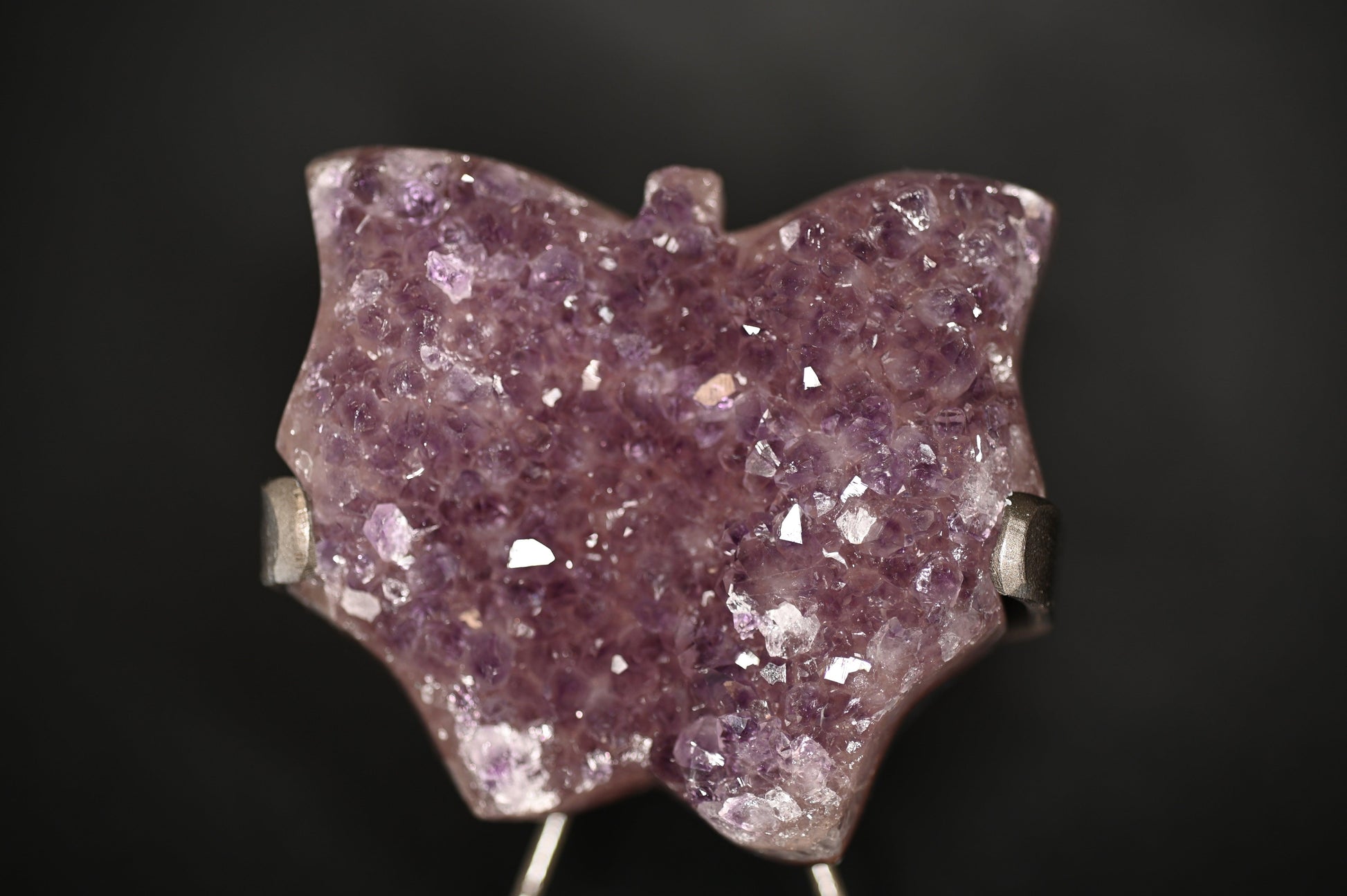 FARFALLE IN DRUSA DI AMETISTA SU STAND 9X10 CM - Manucrystals