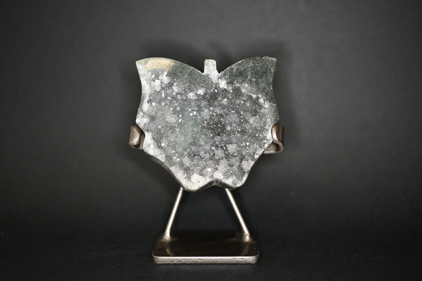 FARFALLE IN DRUSA DI AMETISTA SU STAND 9X10 CM - Manucrystals