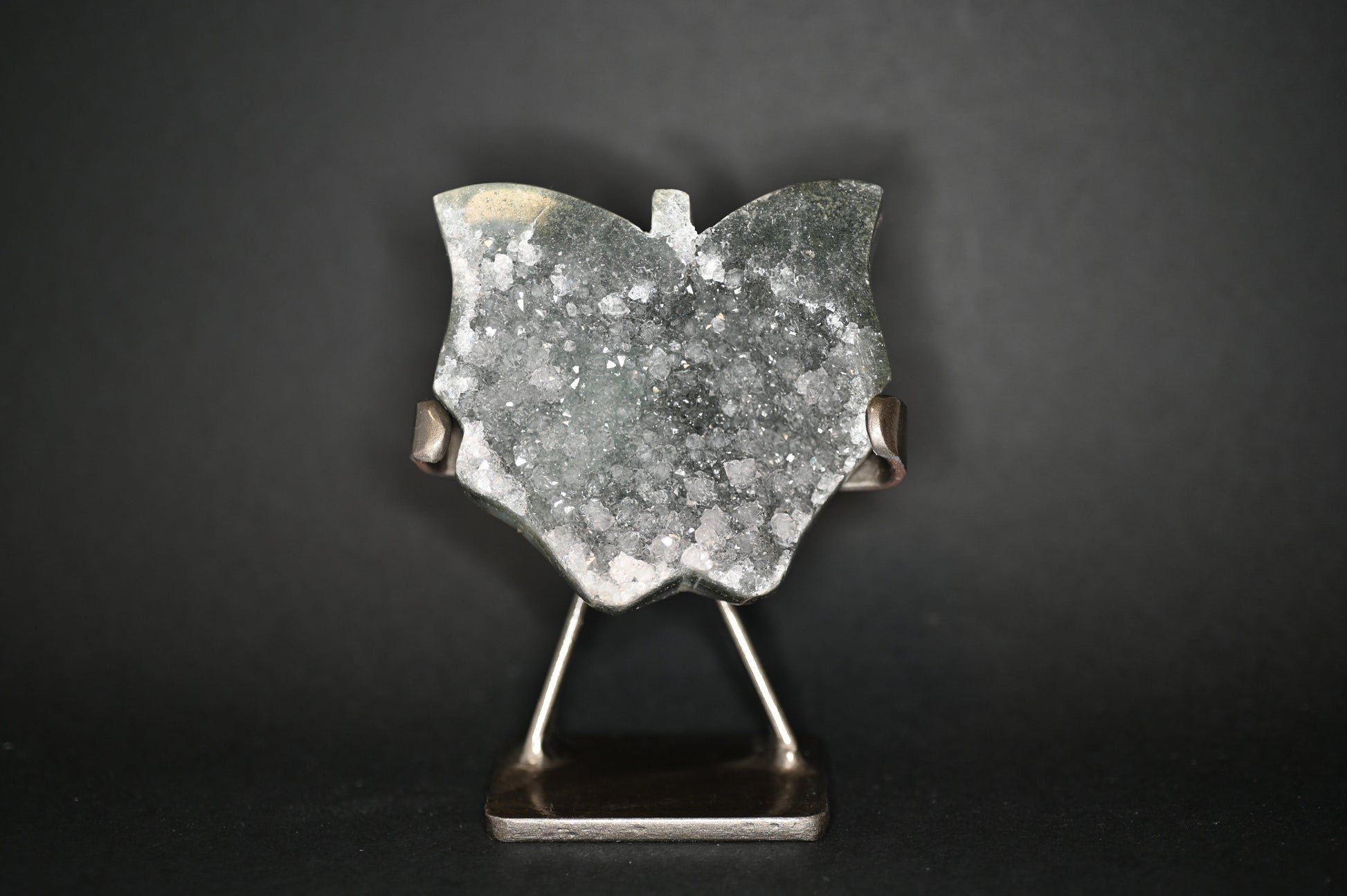 FARFALLE IN DRUSA DI AMETISTA SU STAND 9X10 CM - Manucrystals