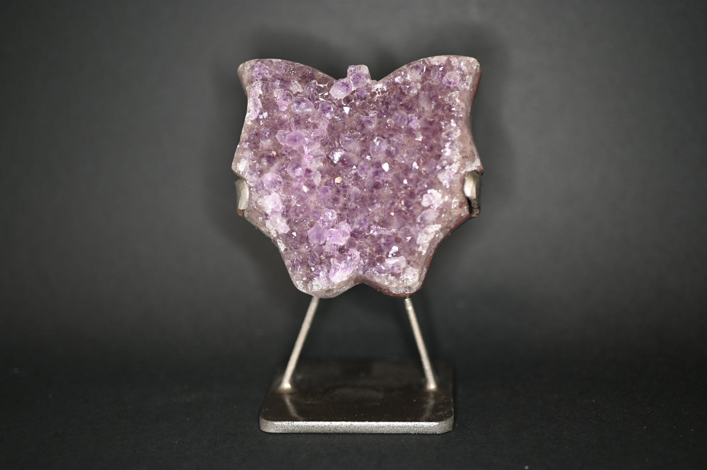 FARFALLE IN DRUSA DI AMETISTA SU STAND 9X10 CM - Manucrystals