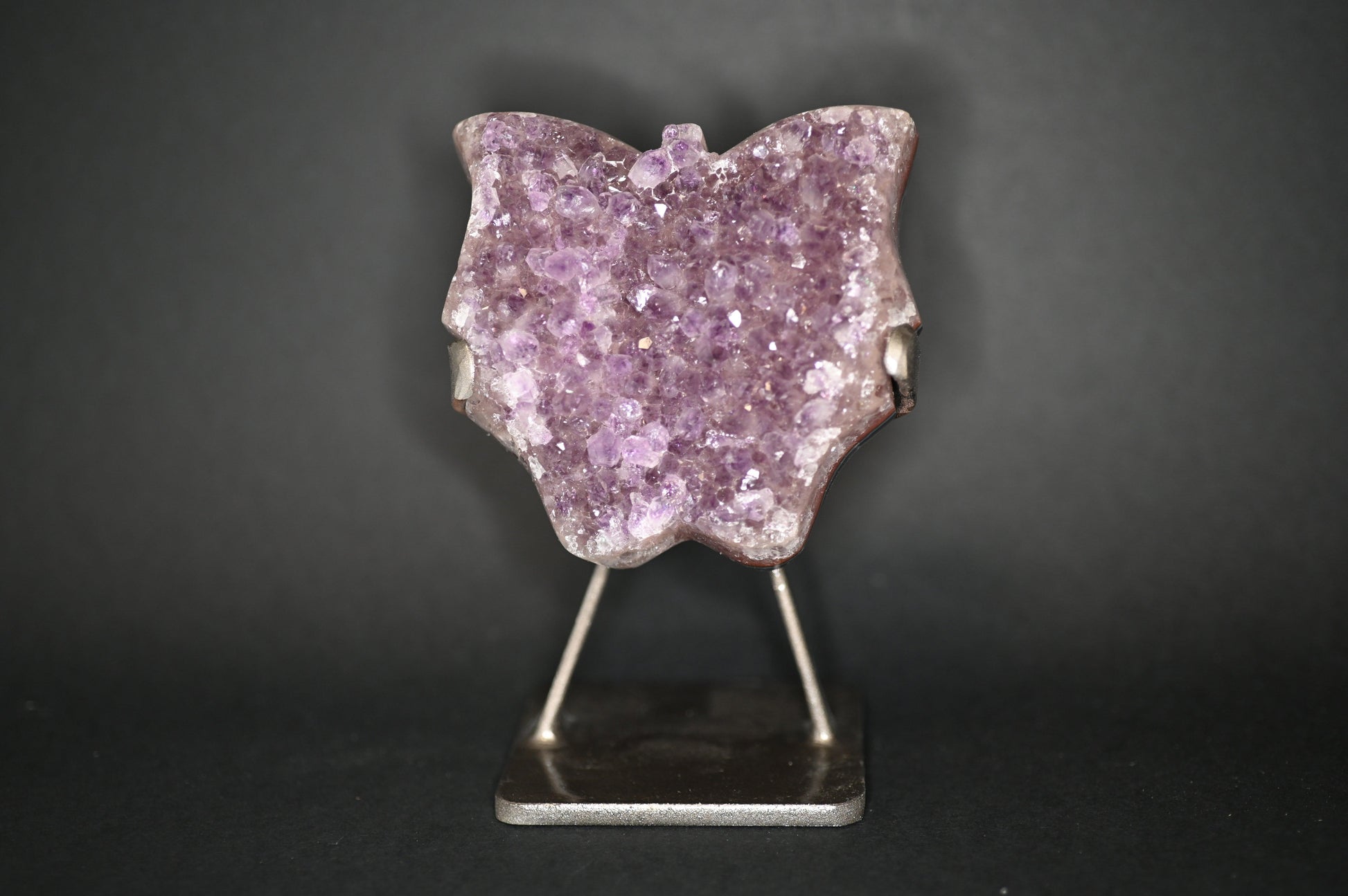 FARFALLE IN DRUSA DI AMETISTA SU STAND 9X10 CM - Manucrystals