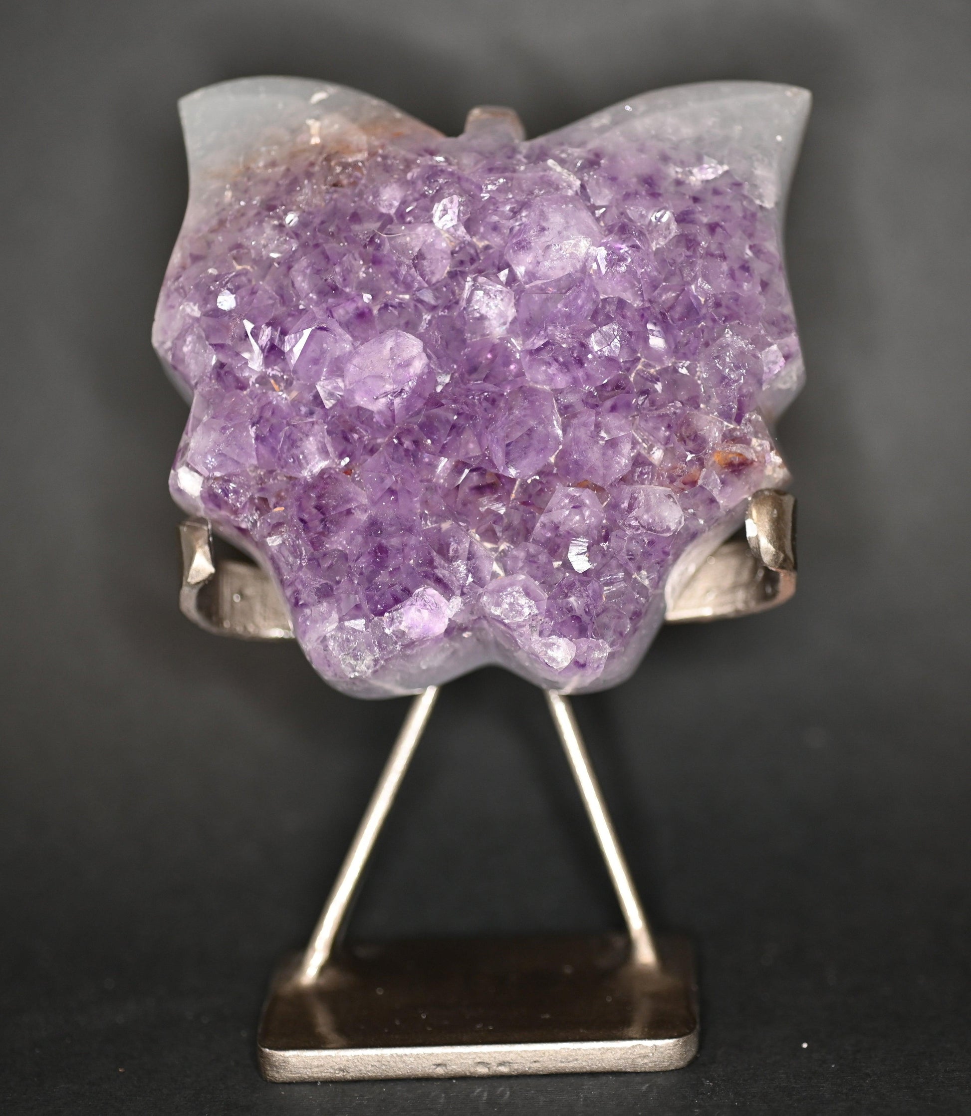 FARFALLE IN DRUSA DI AMETISTA SU STAND 9X10 CM - Manucrystals
