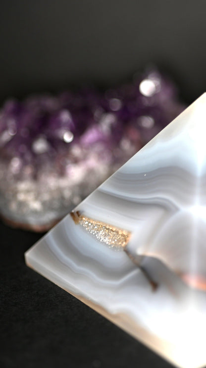 PIRAMIDE AGATA BASE 8CM - Manucrystals