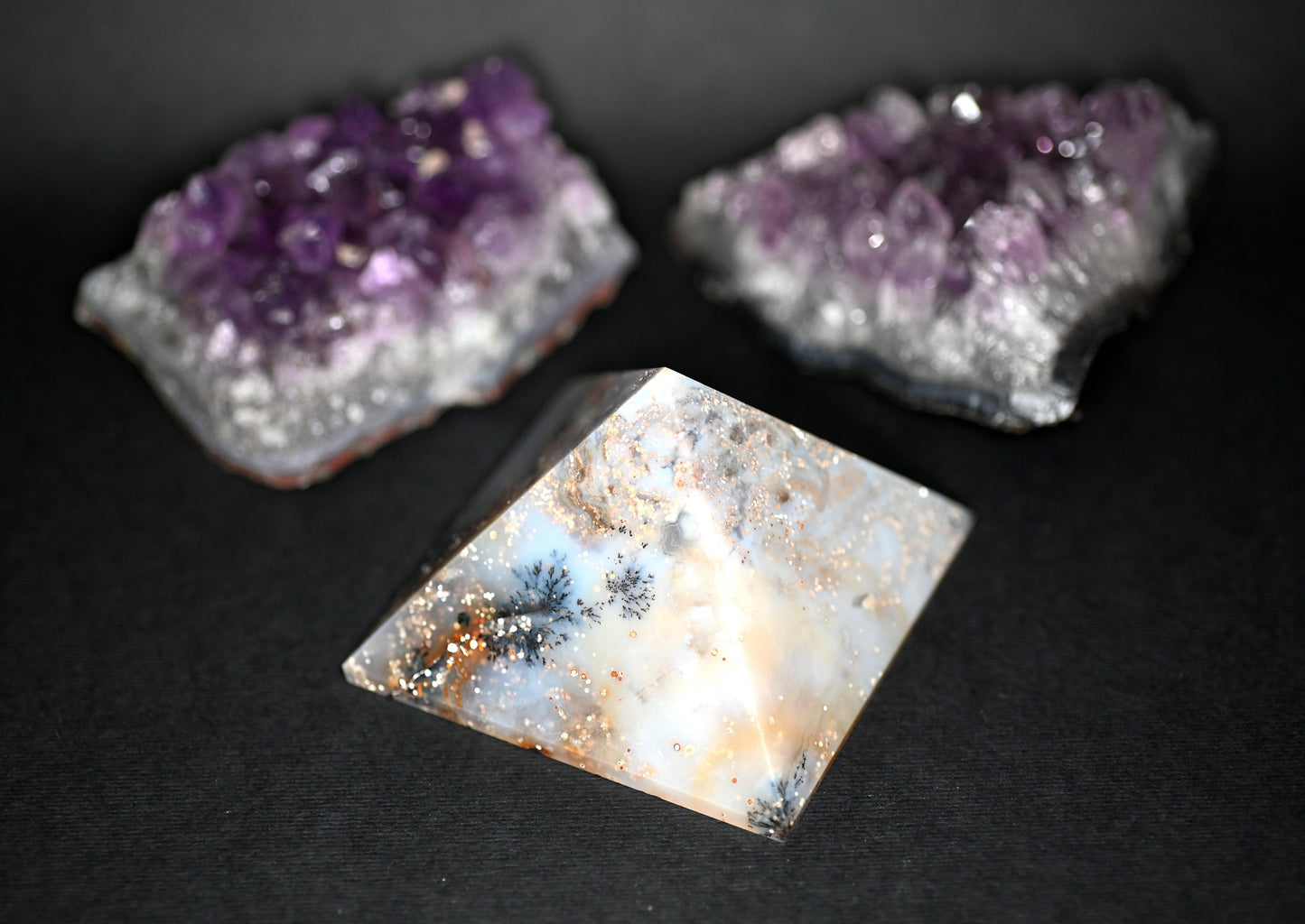 PIRAMIDE AGATA DENDRICA BASE 7 CM - Manucrystals