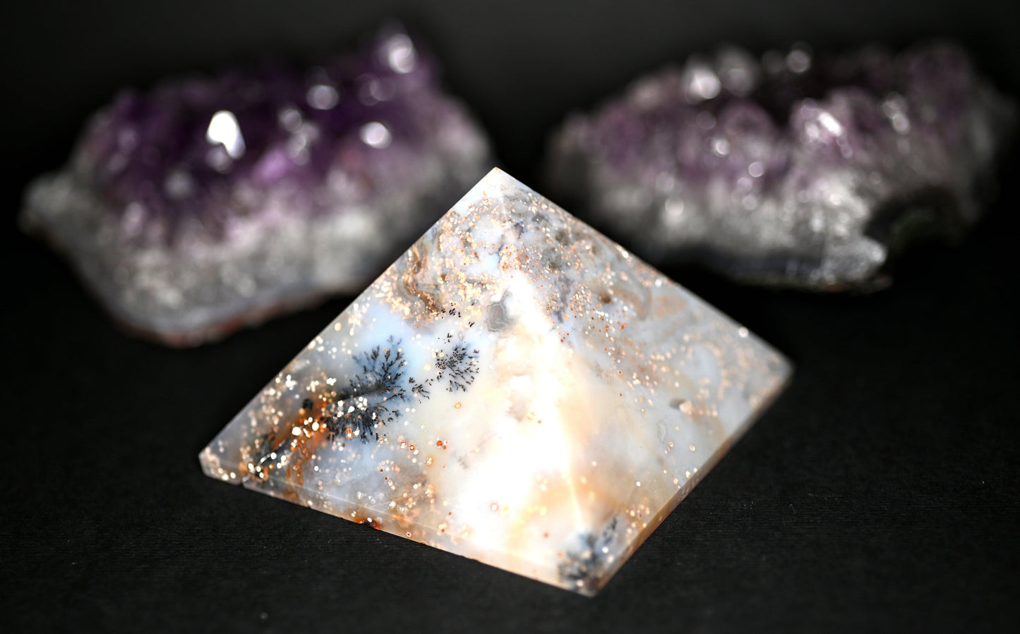 PIRAMIDE AGATA DENDRICA BASE 7 CM - Manucrystals