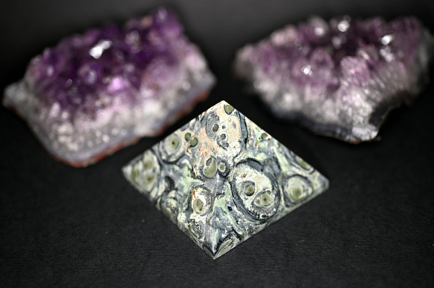PIRAMIDE DIASPRO KABAMBA BASE 6X6 - Manucrystals