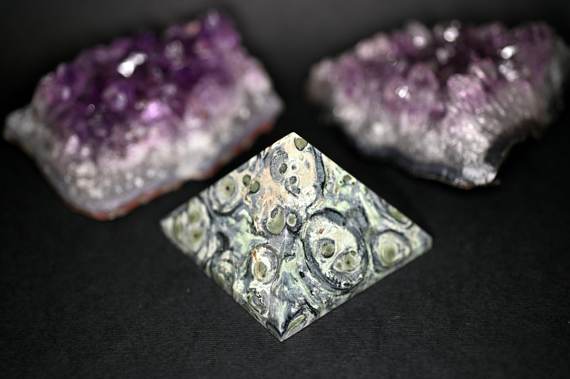 PIRAMIDE DIASPRO KABAMBA BASE 6X6 - Manucrystals
