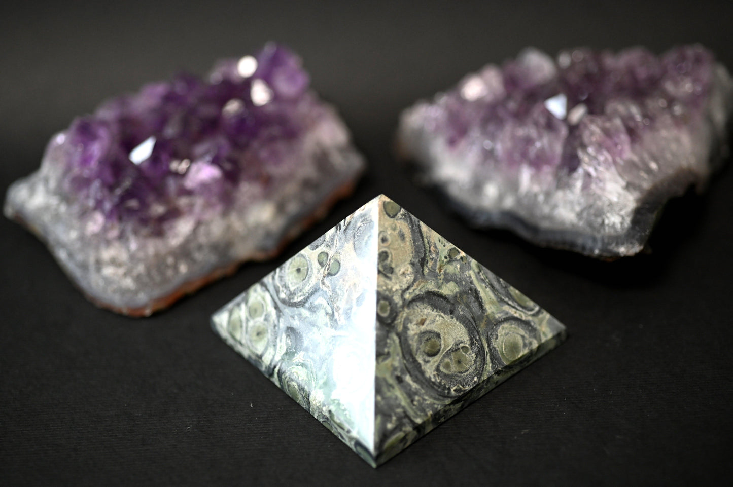 PIRAMIDE DIASPRO KABAMBA BASE 6X6 - Manucrystals