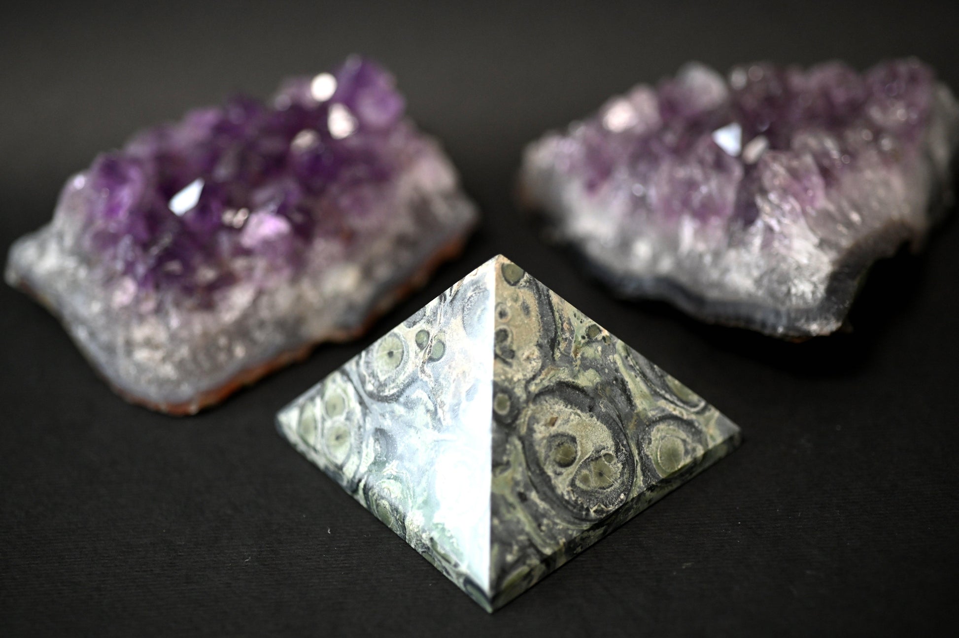PIRAMIDE DIASPRO KABAMBA BASE 6X6 - Manucrystals