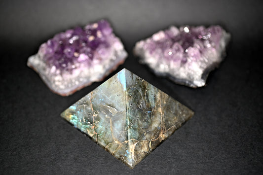 PIRAMIDE LABRADONITE BASE 9X9 - Manucrystals