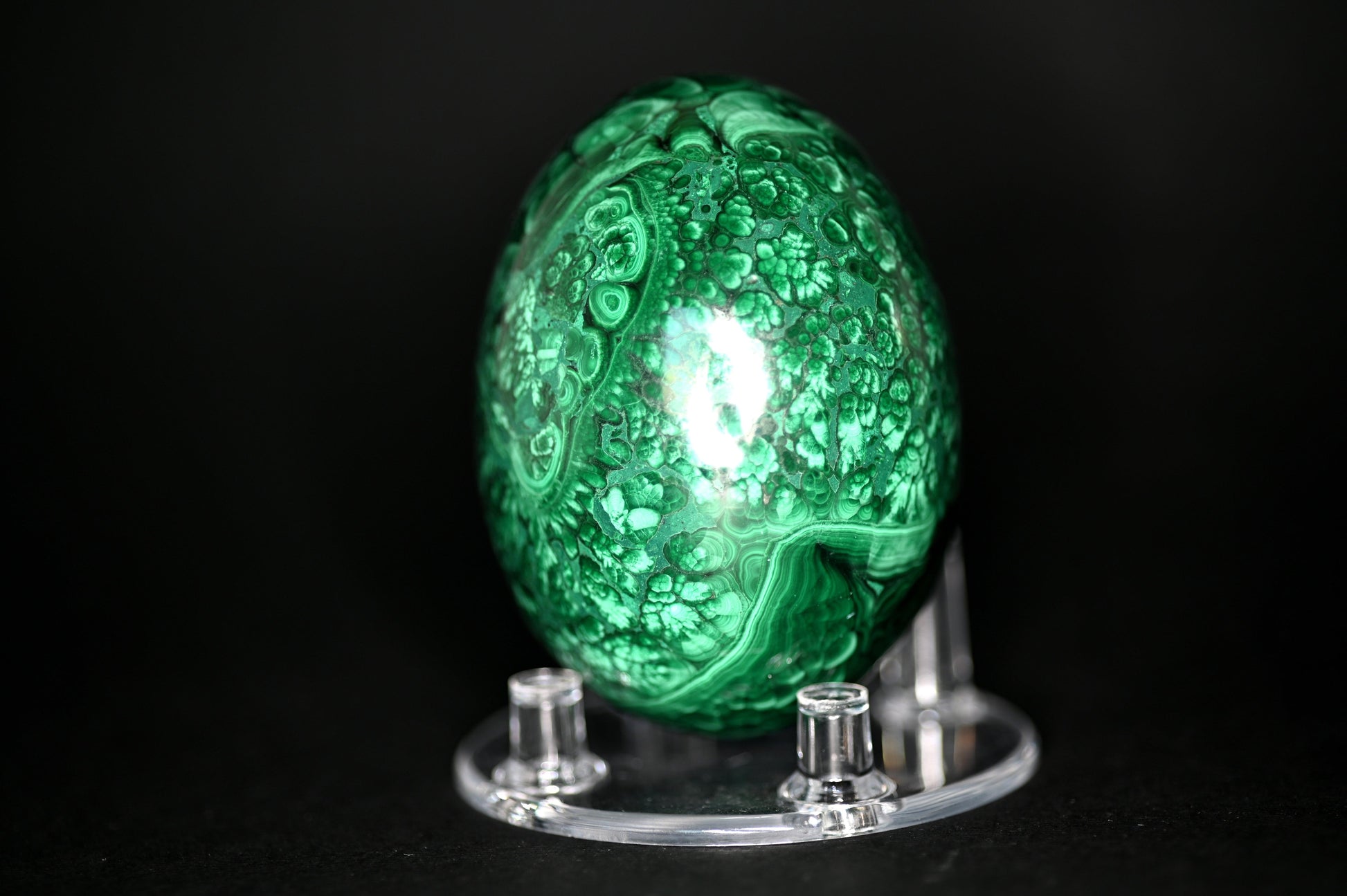 UOVA IN MALACHITE 500GR CON SUPPORTO - Manucrystals